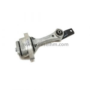 SOPORTE CAJA INFERIOR BORA/ GOLF/ MARCA: KLG
